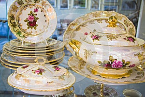 Royal porcelain dining tableware set