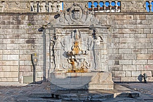 Rua Escura Fountain located near the Porto Cathedral photo