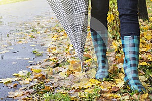 Rubber boots with umbrella