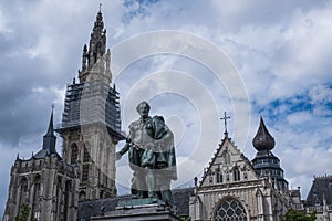 Rubens monument and Notre Dame