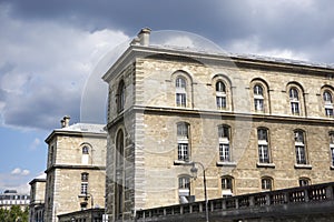 Rue de la Cite and the facade of the Building associated with the Paris-Descartes Faculty of Medicine. Hotel-Dieu, France