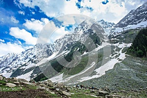 Rugged road to Thajiwas glacier