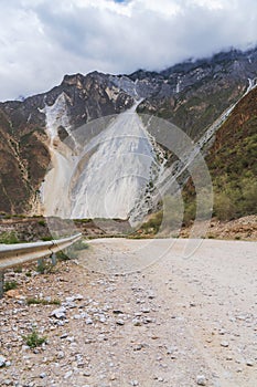 The rugged roads and natural beauty in the mountainous areas of the Tibetan Plateau in China