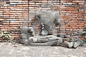 Ruin Buddha statue