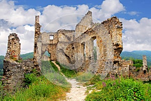 Zřícenina hradu - Považský hrad, Slovensko