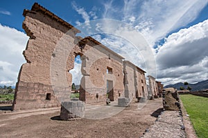 Ruinas Raqchi is a ruins and is located in Provincia de Canchis, Cusco, Peru.