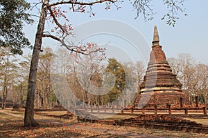 ruined buddhist temple (wat phra that) at khamphaeng phet (thailand)