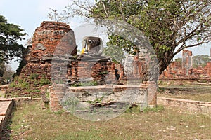 ruined buddhist temple (wat phra si sanphet) in ayutthaya (thailand)