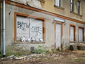 Ruined facade photo