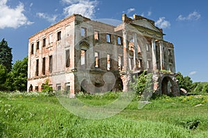 Ruined mansion house