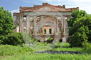 Ruined mansion house