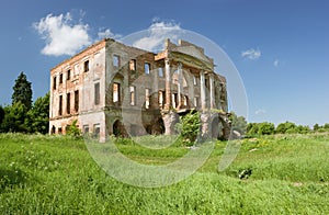 Ruined mansion house