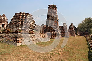 ruined temple (wat phra si rattana mahathat) in lopburi (thailand) photo