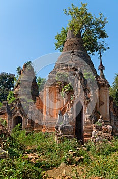 Ruins of ancient Burmese Buddhist pagodas