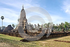 Ruins of Ancient Thai Temple Wat Phra Sri Rattana Mahathat.