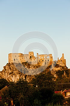 Zrúcanina hradu Beckov, Slovensko