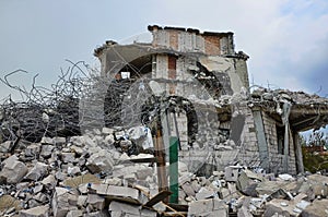 De destruido el edificio a vivienda 