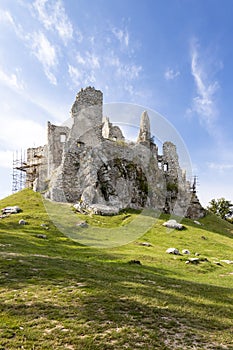 Zrúcanina hradu Hrušov, okres Zlaté Moravce, Nitriansky kraj, Slovensko