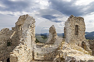 Zřícenina hradu Hrušov, okres Zlaté Moravce, Nitrianský kraj, Slovensko