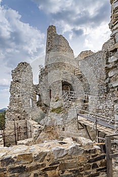 Zrúcanina hradu Hrušov, okres Zlaté Moravce, Nitriansky kraj, Slovensko