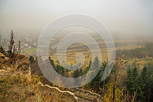 Zrúcanina stredovekého hradu Zborov, Slovensko. Jesenný čas