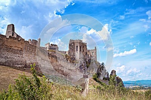 Ruiny středověku. Hrad Beckov na Slovensku