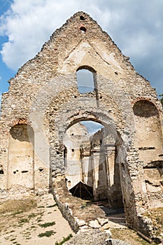 Zřícenina kláštera Katarinka nad obcí Dechtice, Slovensko