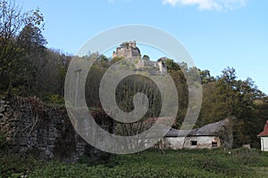 Zrúcanina hradu Čabrad, kraj Krupina, stredné Slovensko