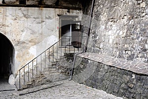 Ruiny starého opusteného hradu na slovensku