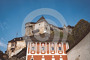 Ruiny starého opusteného hradu na slovensku - vintage retro vzhľad
