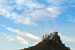 Starý hrad na kopci. Slovensko