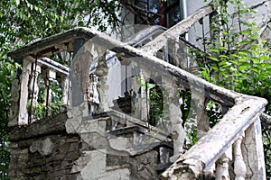 The ruins of the old stairs