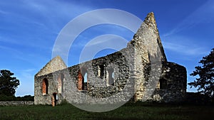 Zřícenina románského kostela, Haluzice, Slovensko