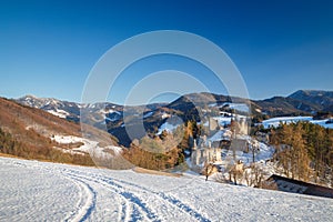 Zřícenina hradu Sklabina v zimě, Slovensko