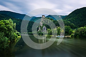 Z hrad a rieka v slovensko 