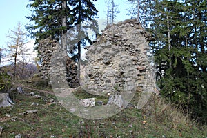 Zrúcanina hradu Vršatec na Vršatskom bradle