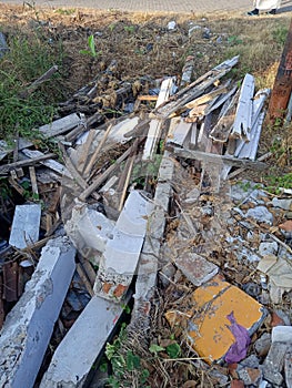 Ruins of the wall in the middle of nowhere