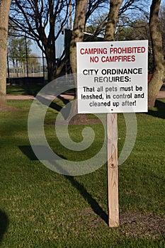 Rules for a campsite prohibiting campfires photo