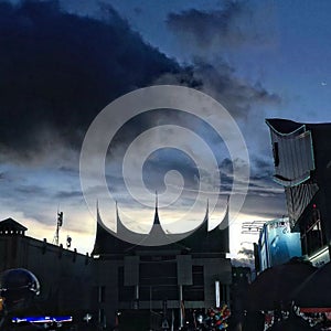 Rumah gadang silhouette