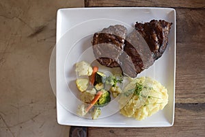 Rump steak with mashed potatoes