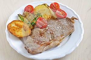 Rump Steak with potato wedges