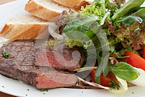 Rump steak with salad