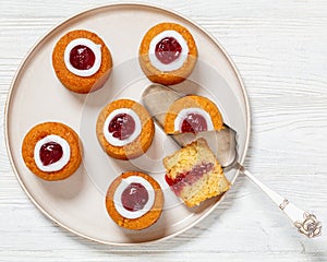 runebergin torttu, runeberg sweet cake with jam