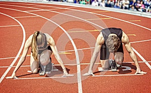 Runner couple start curve stadium