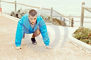 Runner getting ready to start the race