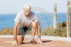 Runner getting ready to start the race