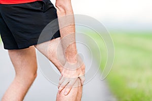 Corridore gamba il vitello un muscolo Dolore durante correre 