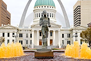 Runner statue in St. Louis