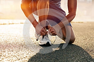 Runner ties his shoes