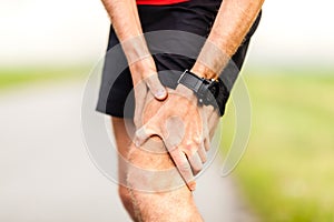 Bežci noha koleno bolesť zranenie 
